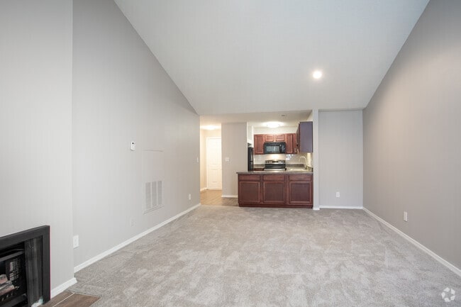 2BR, 2BA - 1,000SF - Living Area - Lexington Farms Apartments