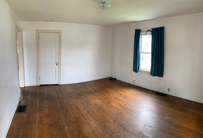 Living Room - 232 Reay Aly Unit 232