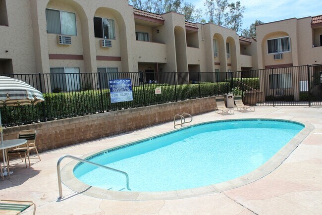 Photo - $500 Move In Special! Updated 2 BD, 2 BA Condo - Balcony w/ Views of Mt Helix!!