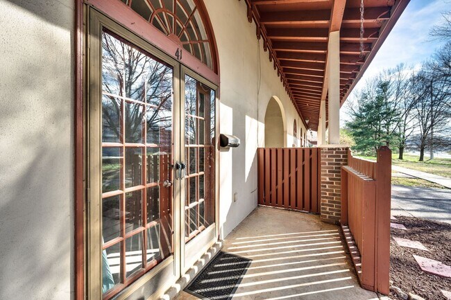 Photo - Great corner studio location in Belle Forest.