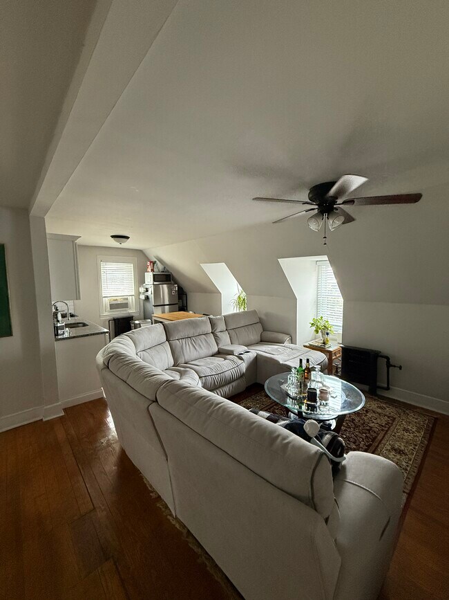 Building Photo - 319 Green Ln Unit #3