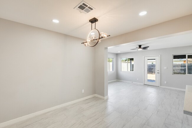 Photo - 6715 N 32nd Dr