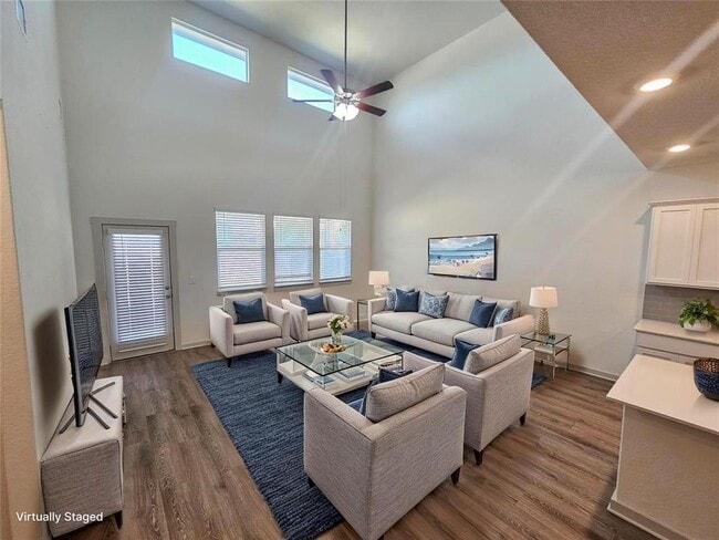 Photo - 13809 Mcarthur Dr