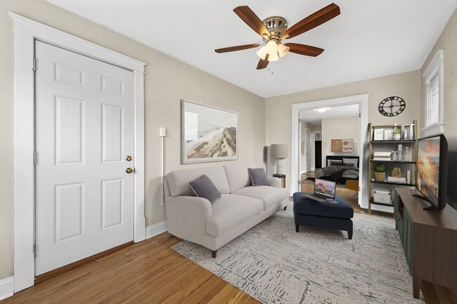 Photo - 6019 Scanlan Ave Unit 1E