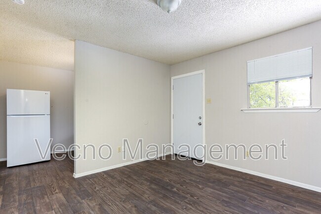 Photo - 102 E Cheryl Dr Unidad 6