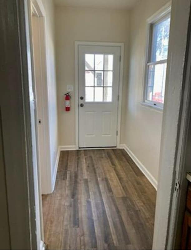 Building Photo - 243 Noble St Unit #1