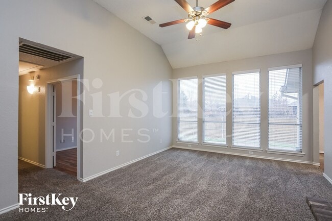 Photo - 136 Woodcreek Dr