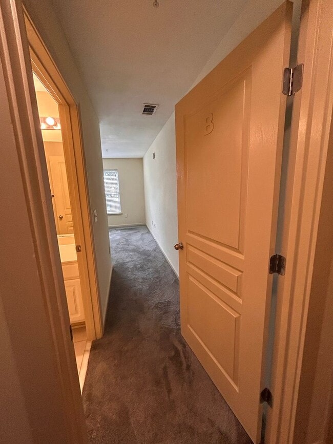 Building Photo - Two Bedrooms Available in this Three Bedroom Flat, Female Applicants! Unit 02-102 - C