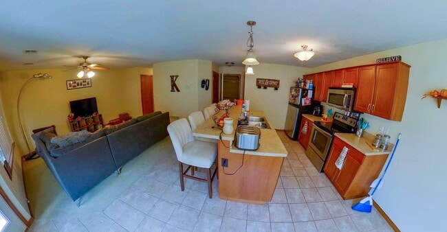 3D Tour Available - Lawn Care and Trash In... - 3D Tour Available - Lawn Care and Trash In... Casa