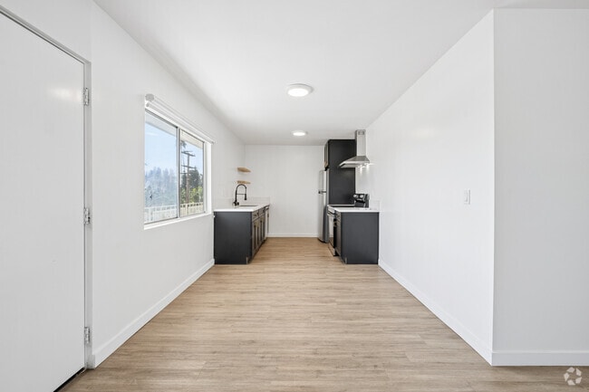 1BR, 1BA - 905SF - Dining Room