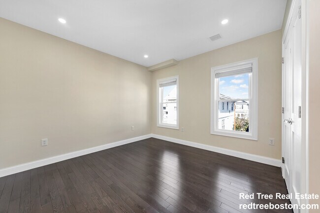 Photo - 43 Wright Ave Unit 2