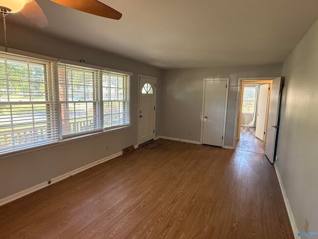 Photo - 300 McAlpine Dr SE