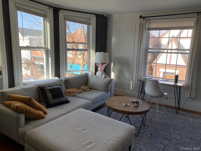 Building Photo - 253 Sea Cliff Ave Unit 1