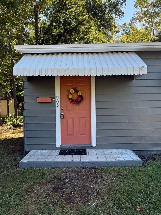 Building Photo - Cute 2/1 for rent