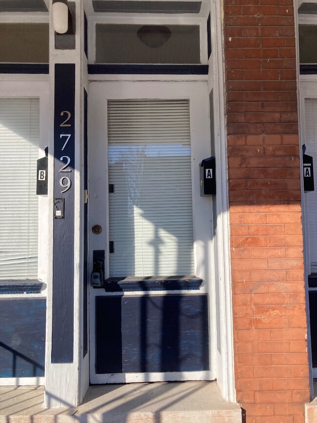 Building Photo - Updated 2 bedroom apartment in Fox Park Unit B
