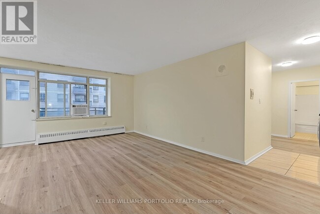 Photo - 825 Kennedy Rd Unité 204