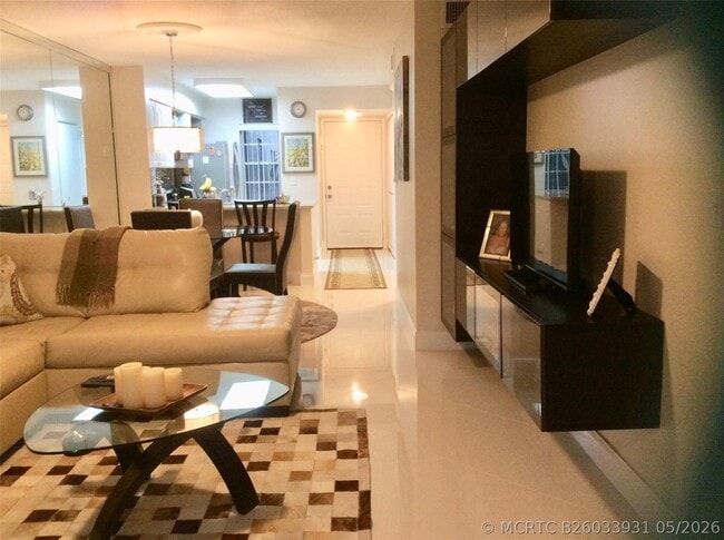 Building Photo - 2220 N Cypress Bend Dr Unit 104