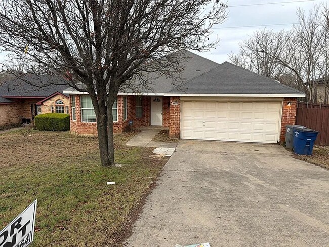 Building Photo - Live in the lap of luxury!