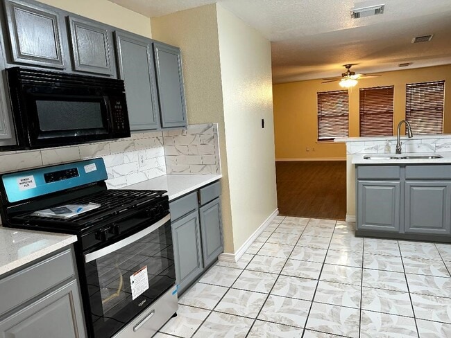 1375 Hitchin Ln
