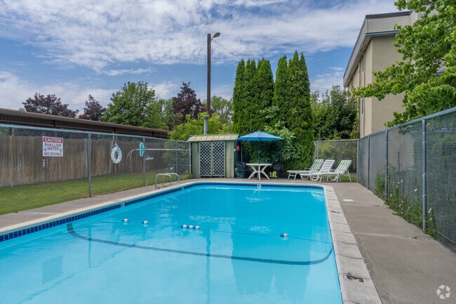Building Photo - Brentwood Gardens Apartments