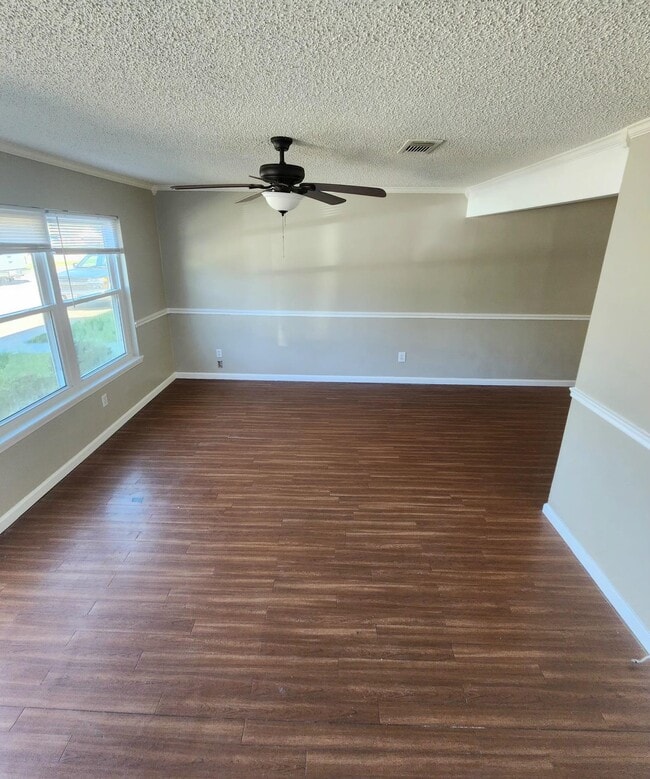 Photo - 309 W Sallier St