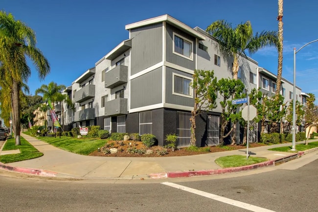 Photo - Granada Palms Apartments