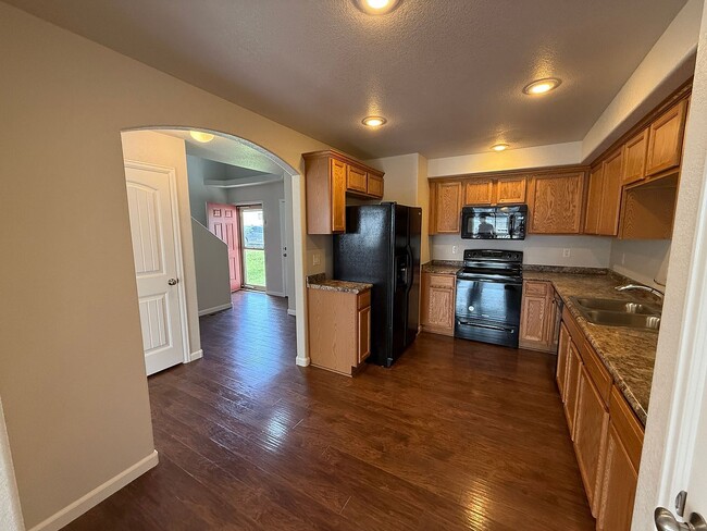 Building Photo - 3812 Saddle Ridge Trail Rental
