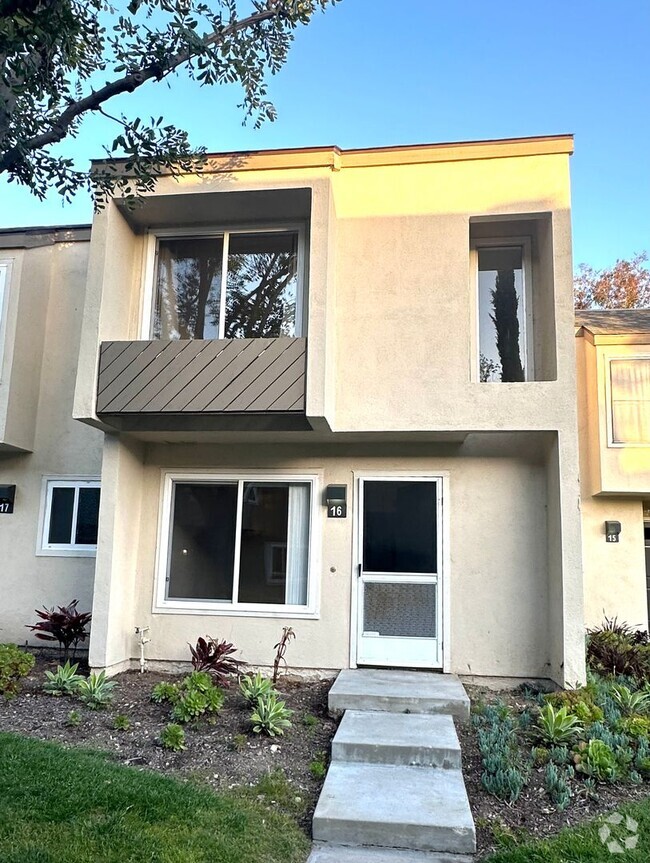 Building Photo - 307 N Singingwood St Unit 16 Rental