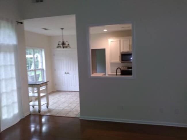 6123 Lauren Cir