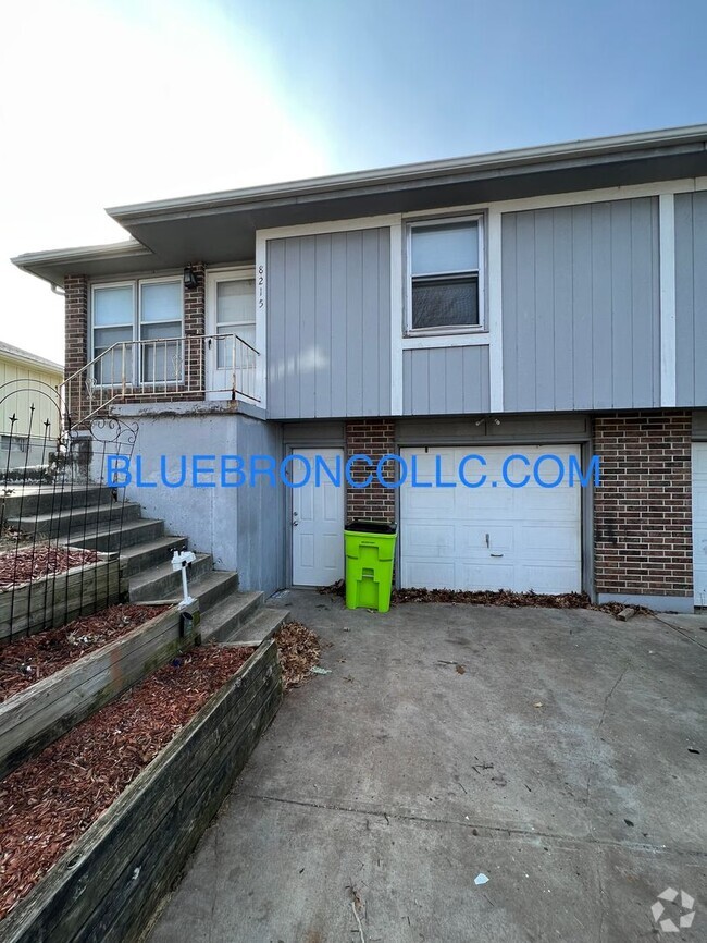 Building Photo - New flooring and fresh paint in the newly ... Rental