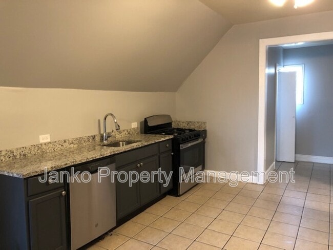 Building Photo - 1415 E 75th St Unit 2