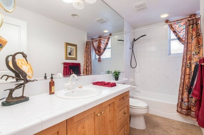 Photo - 452 E 11th Ave