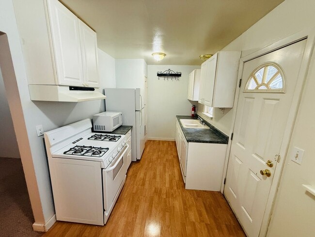 Photo - 2500 Elwood Ave