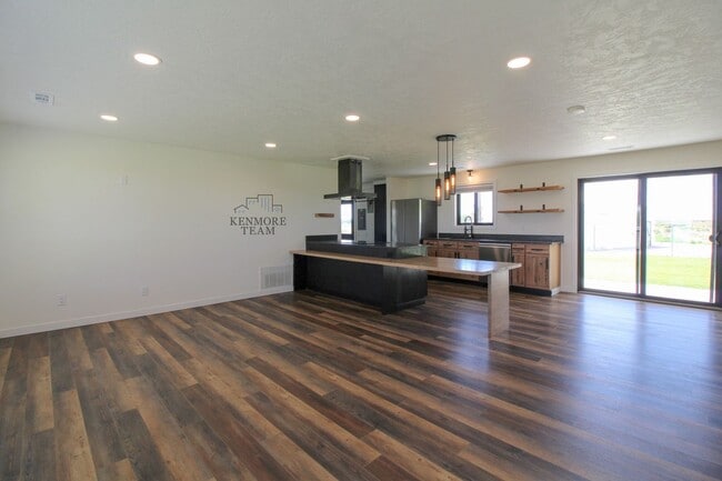Photo - 4 Bedroom, 3.5 Bath Home in Pasco