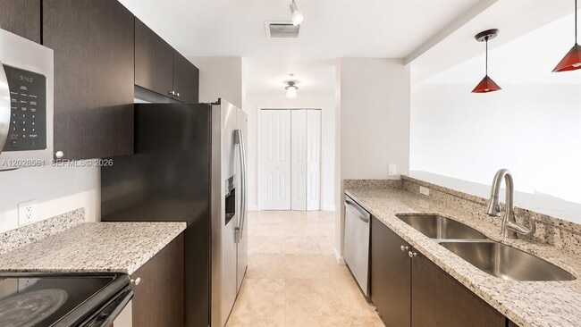 Building Photo - 2650 SW 37th Ave Unit 506