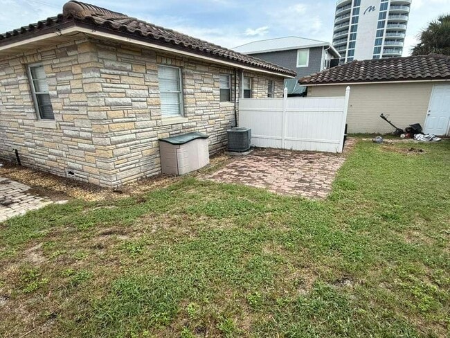 Photo - 140 Frazar Rd