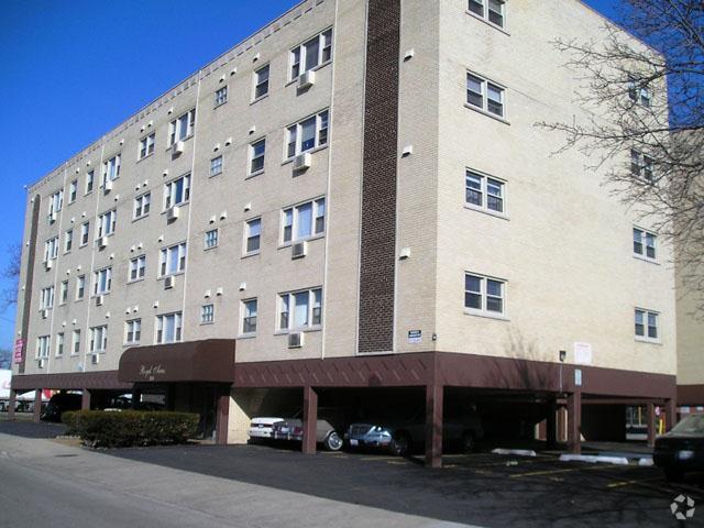 Building Photo - Royal Arms Apartments