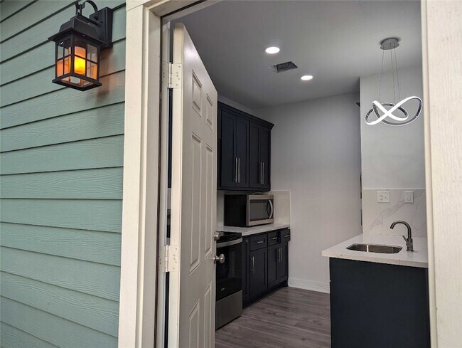 Building Photo - 4711 Rusk St Unit A