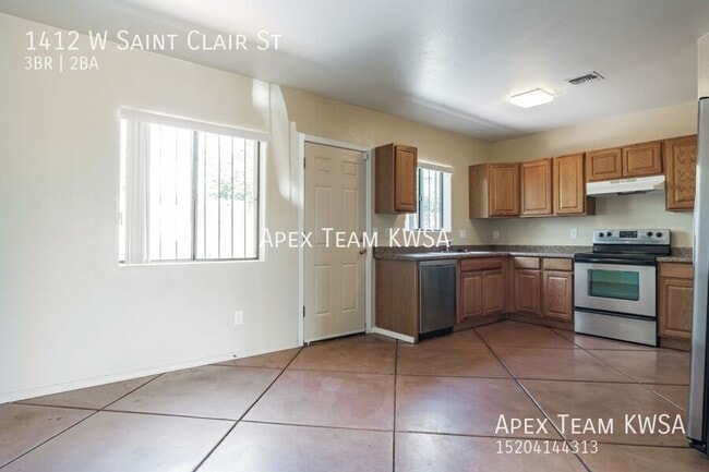 Photo - 1412 W St Clair St