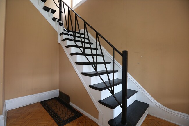 Photo - 745 University Ave