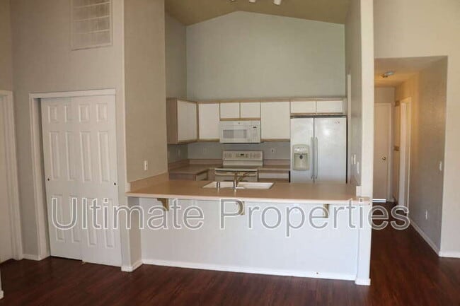 Photo - 9027 W Yale St