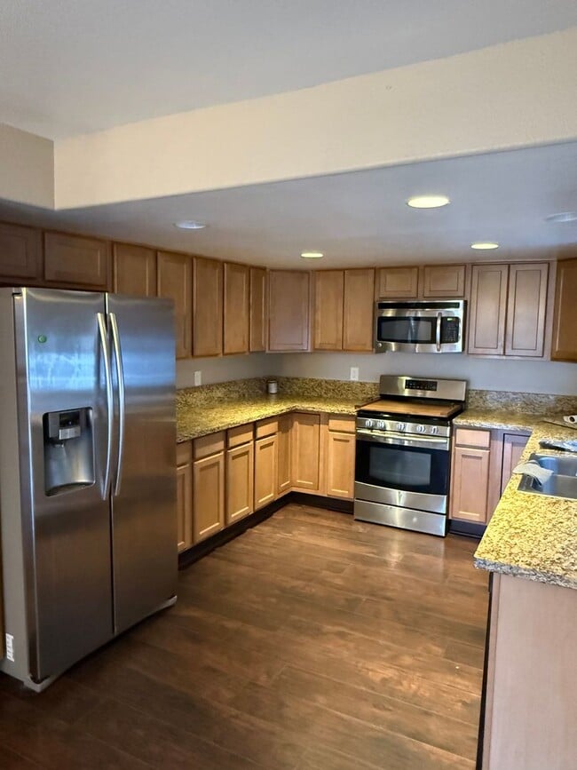 Photo - 3 bedroom 2.5 bathroom house in the heart ...