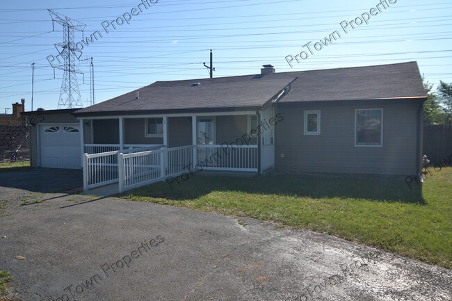 Building Photo - 16 S Hammes Ave