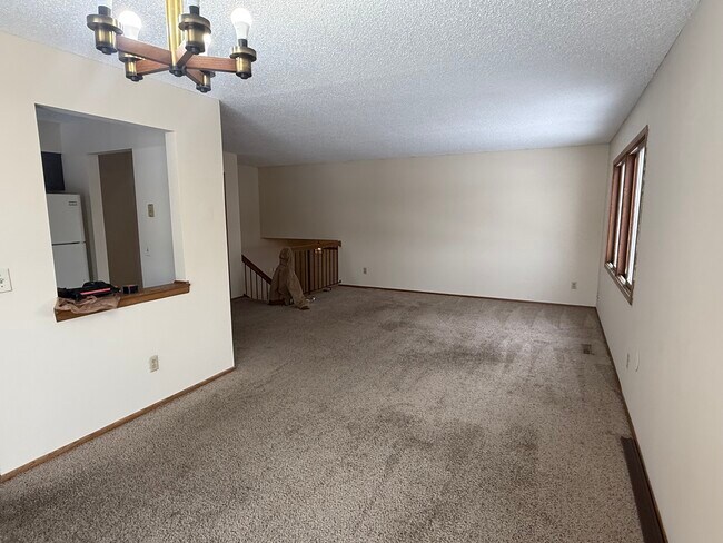 Photo - 2528 Birchview Ln