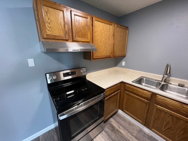 Kitchen Stove Area - Eytcheson Estates Welcome Apartments