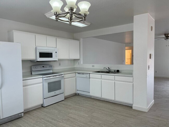 Photo - 2403 E Palm Beach Dr
