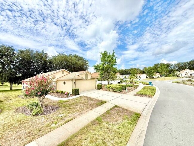 Photo - 240 Center Oak Cir