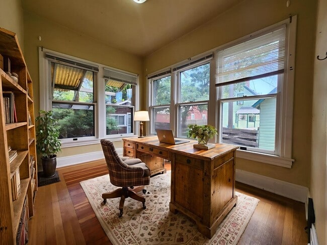 Photo - Victorian Home Downtown – Available NOW, 6 Month Leases Available! MOVE-IN SPECIAL