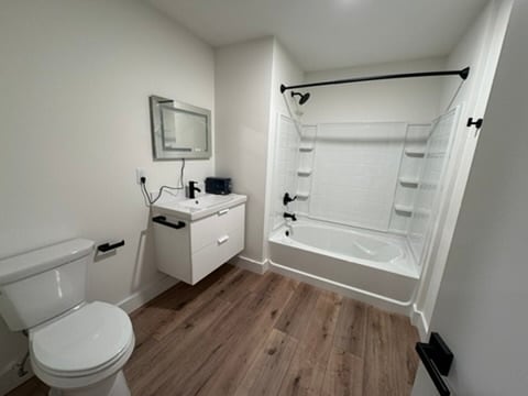 Photo - 114 E Prentiss St Apartments