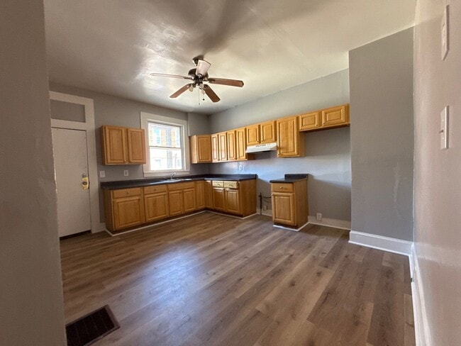 Photo - Three Bedroom Home In Baltimore With Park ...
